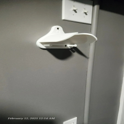Oculus Meta Quest 2 and 3 Wall Mount – Space-Saving Wall Holder for VR Headsets