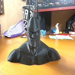 Batman Bust – Iconic Superhero Desktop Display Figure for Home Decor Table Decor